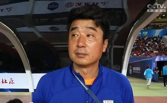开云体育网站-赛后发表不负责任评论，泰山主帅遭禁赛1一场罚款1万元