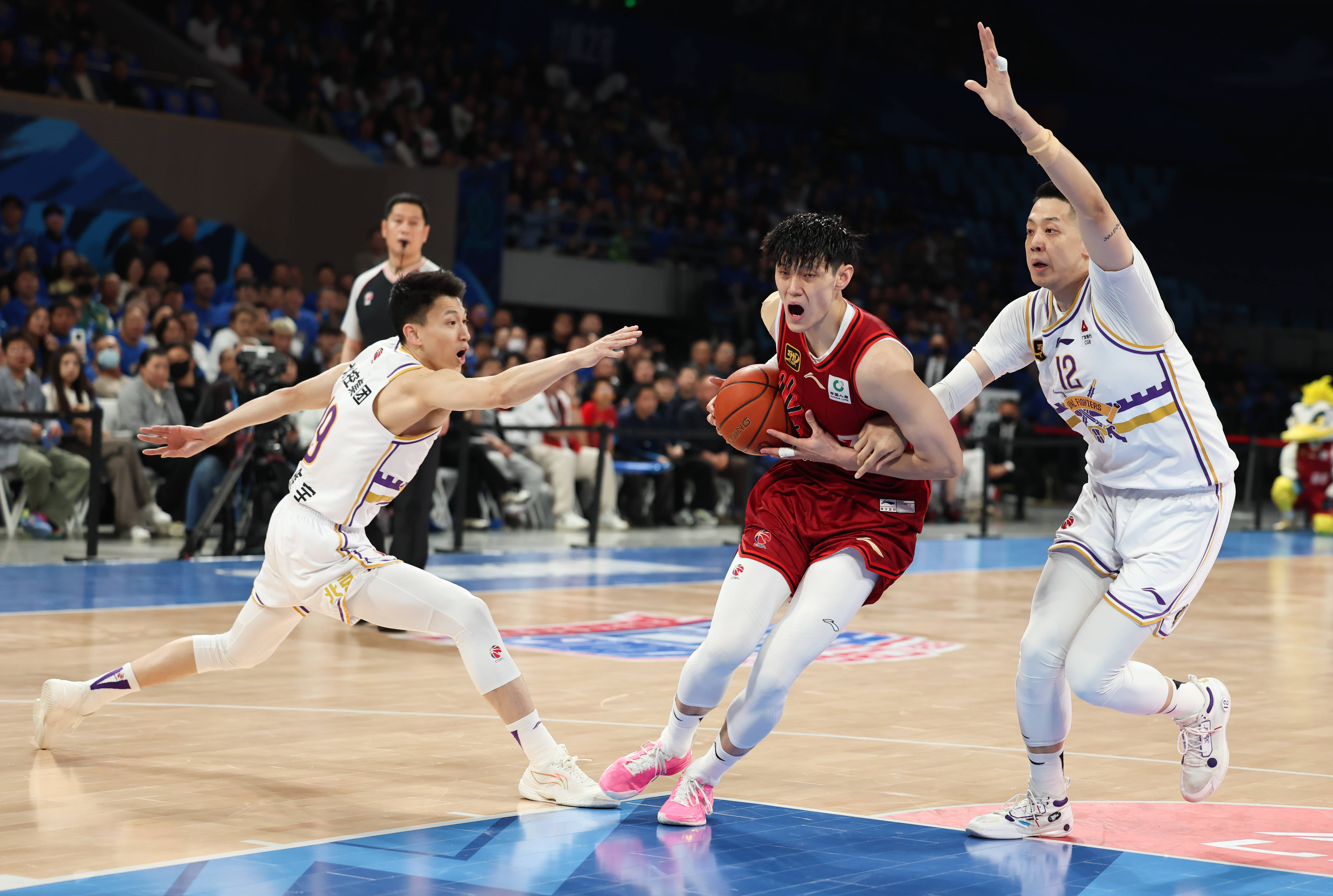 周琦31分曾凡博28+10首钢大胜福建广东胜广州