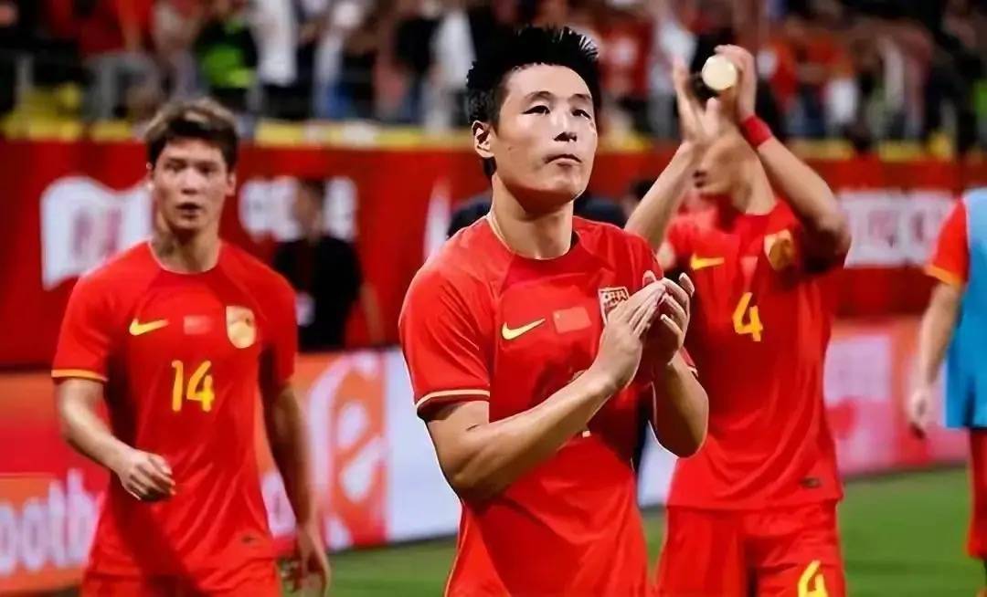 一场2-1绝杀，让中国队争冠起死回生，还送亚洲冠军2连败垫底出局的简单介绍