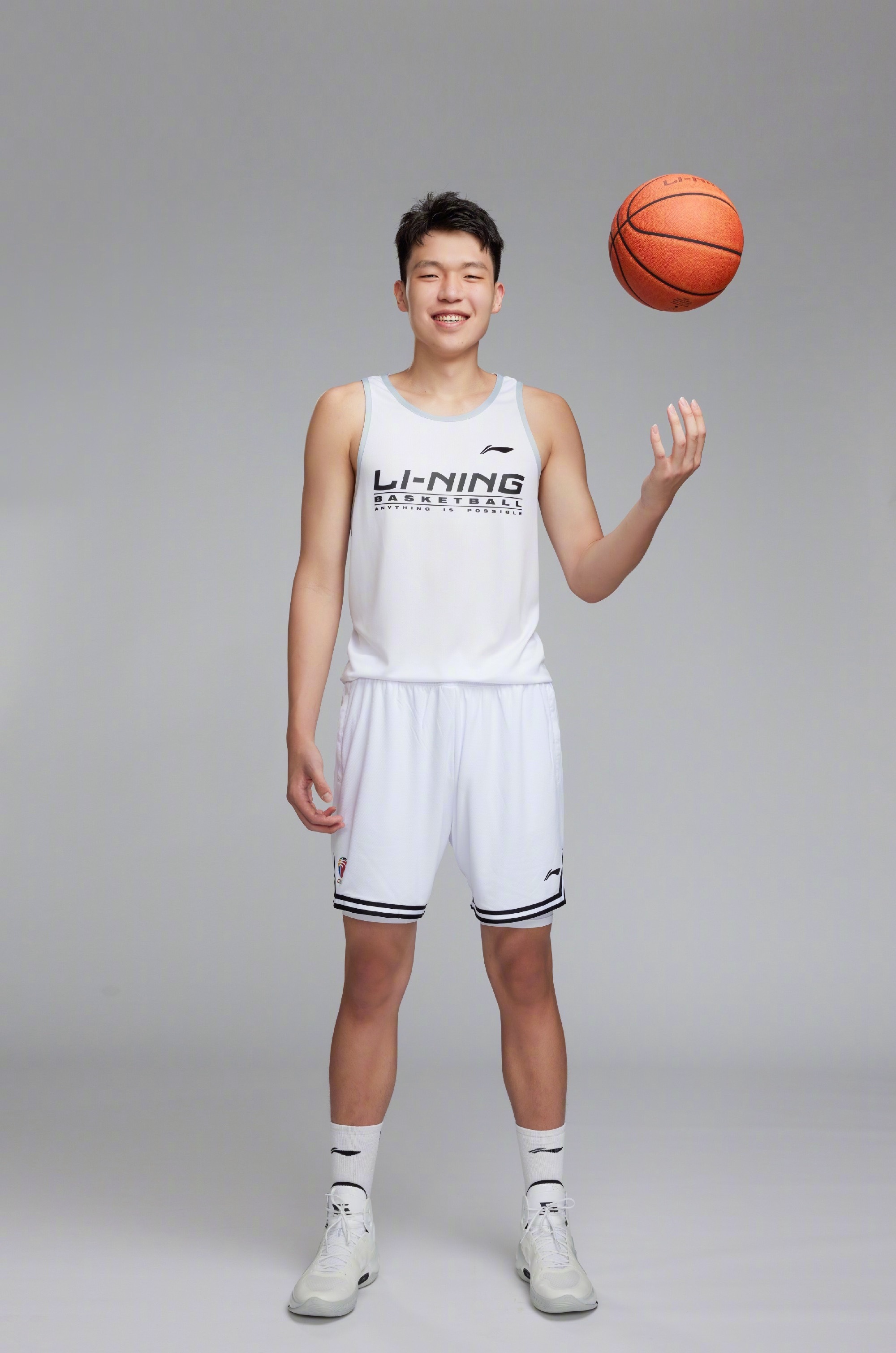 “最强助威团”已经出发！杨瀚森父母赴美为儿子NBA选秀助阵的简单介绍