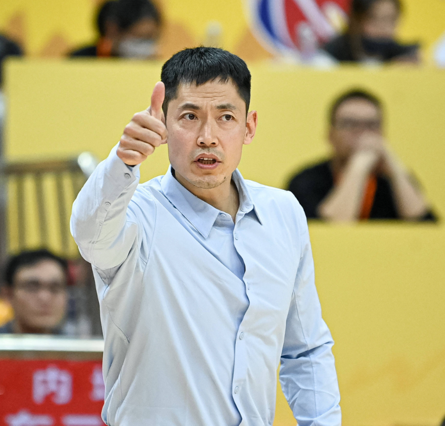 曝张庆鹏接替闵鹿蕾出任北控主帅休赛期将有球员变动