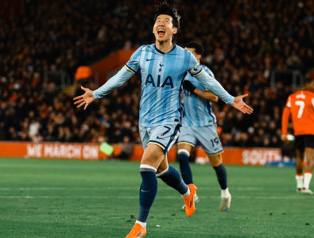 热刺英超客场3-0完胜曼联，孙兴慜传射闪耀老特拉福德